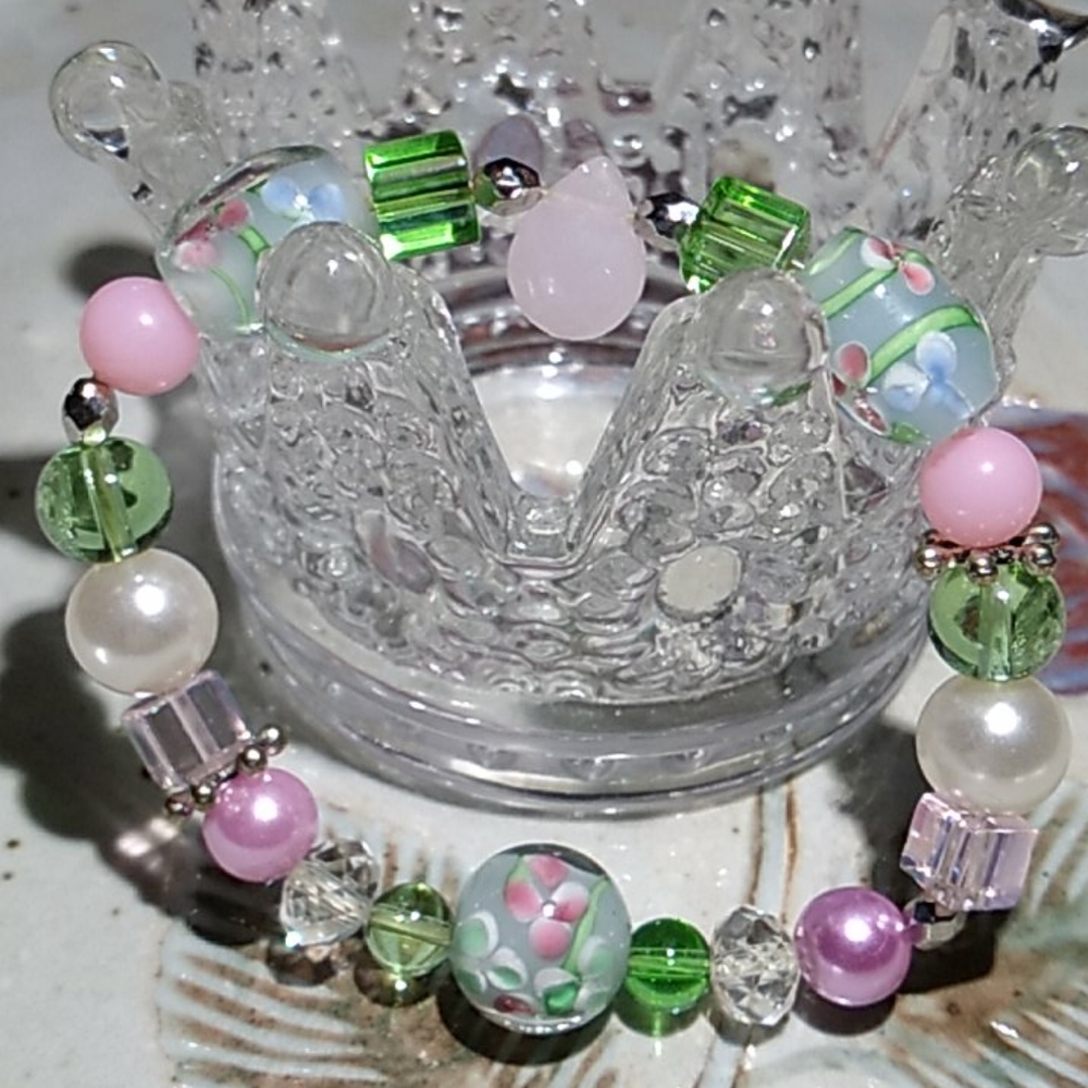 Glass bead bracelet